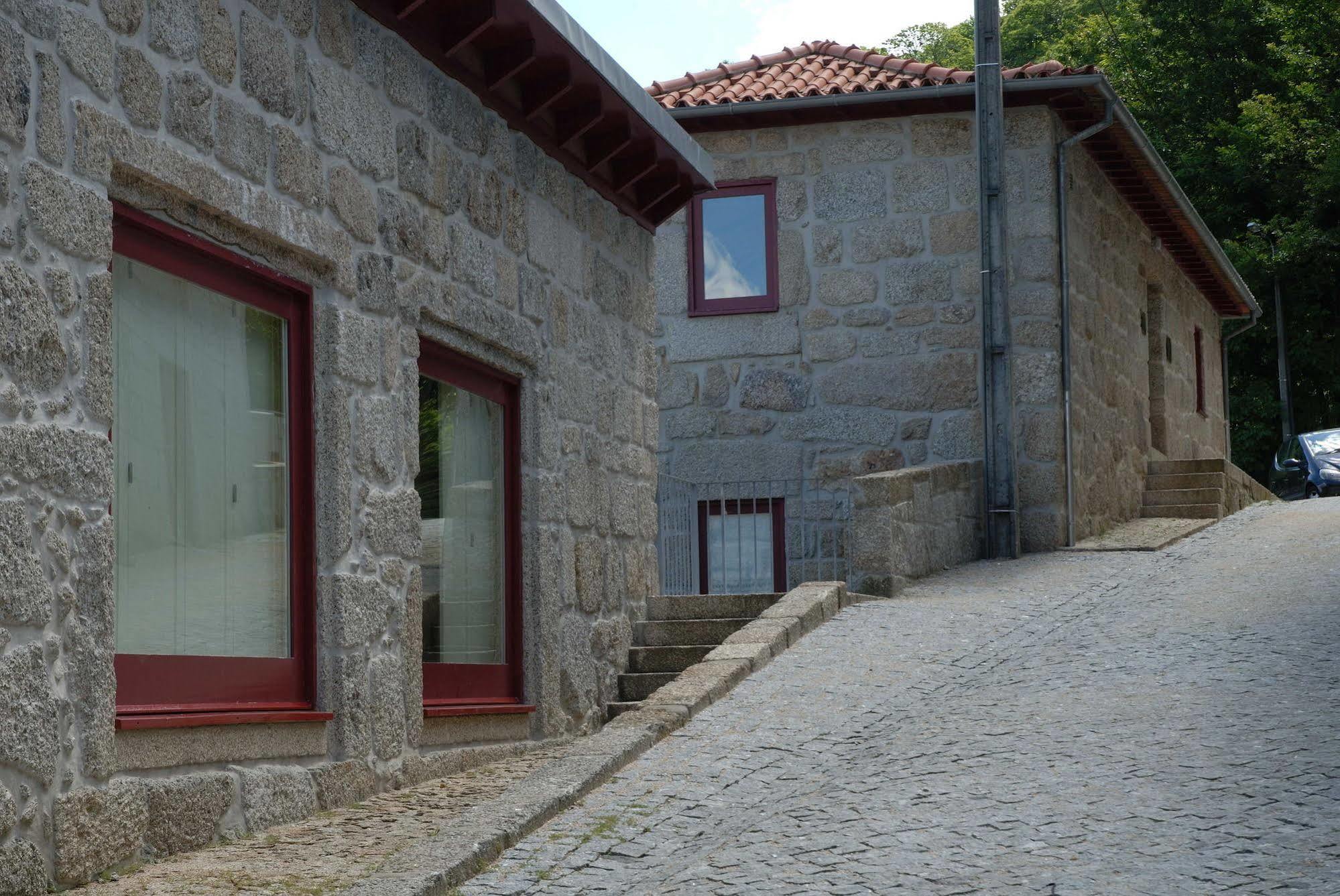 Гостевой дом Aldeia Turistica De Louredo Виейра-ду-Минью Экстерьер фото