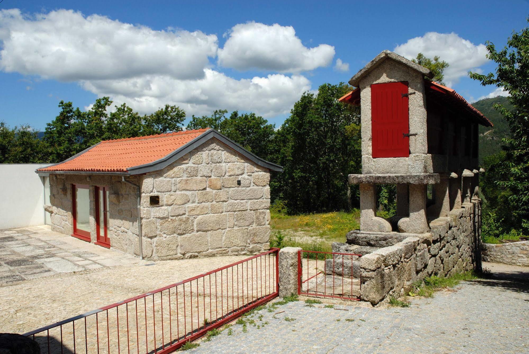 Гостевой дом Aldeia Turistica De Louredo Виейра-ду-Минью Экстерьер фото