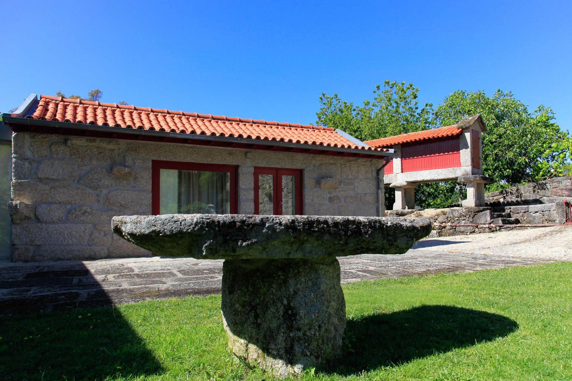 Гостевой дом Aldeia Turistica De Louredo Виейра-ду-Минью Экстерьер фото