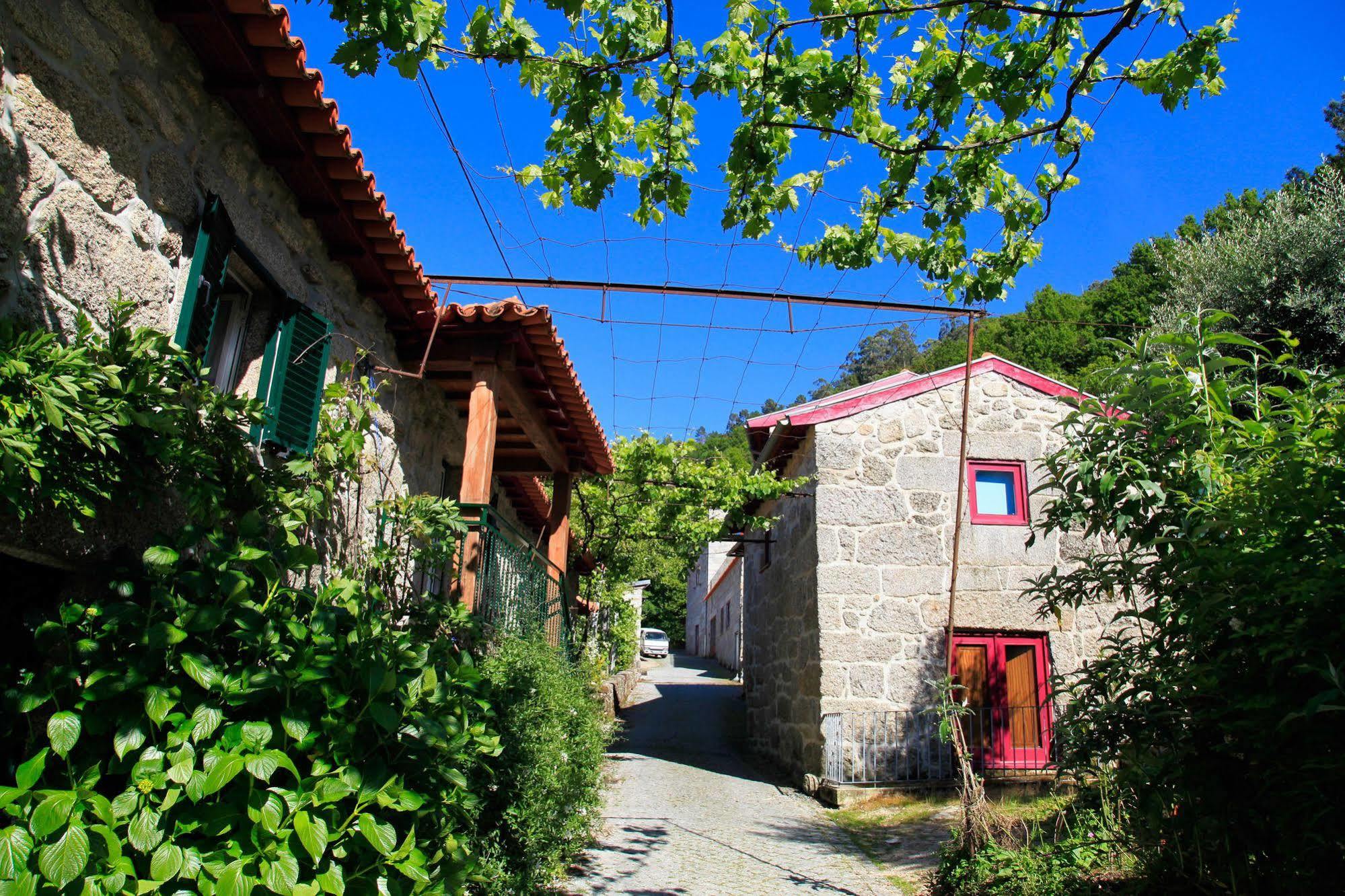 Гостевой дом Aldeia Turistica De Louredo Виейра-ду-Минью Экстерьер фото